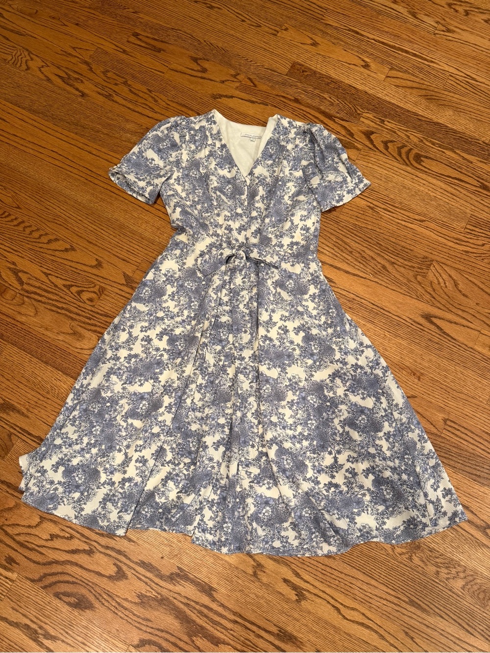 julia jordan White and Blue Floral Tie-Front Midi Dress